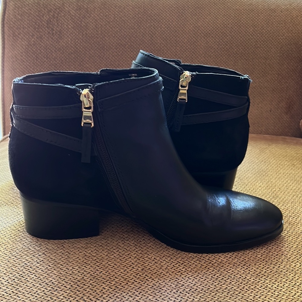 Ralph Lauren Damara Bootie 9B Black